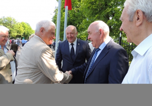 Председатель ДОСААФ России посетил Калининград в День памяти и скорби