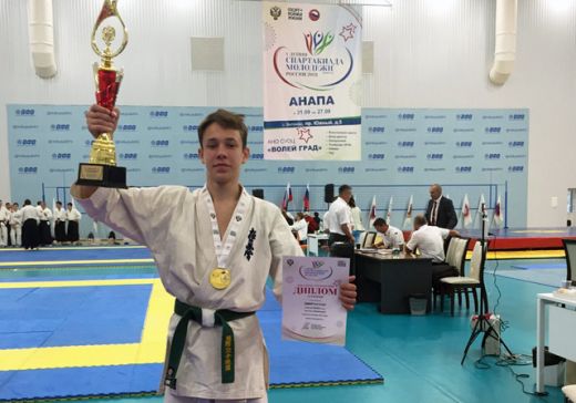Каратист Егор Вакарчук победил на Спартакиаде молодежи России