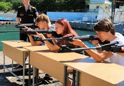В Севастополе юнармейцы окончили «Школу будущих командиров»