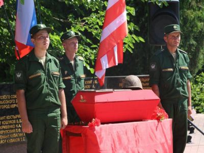 Найденные поисковиками ДОСААФ в Крыму останки красноармейца захоронят на родине